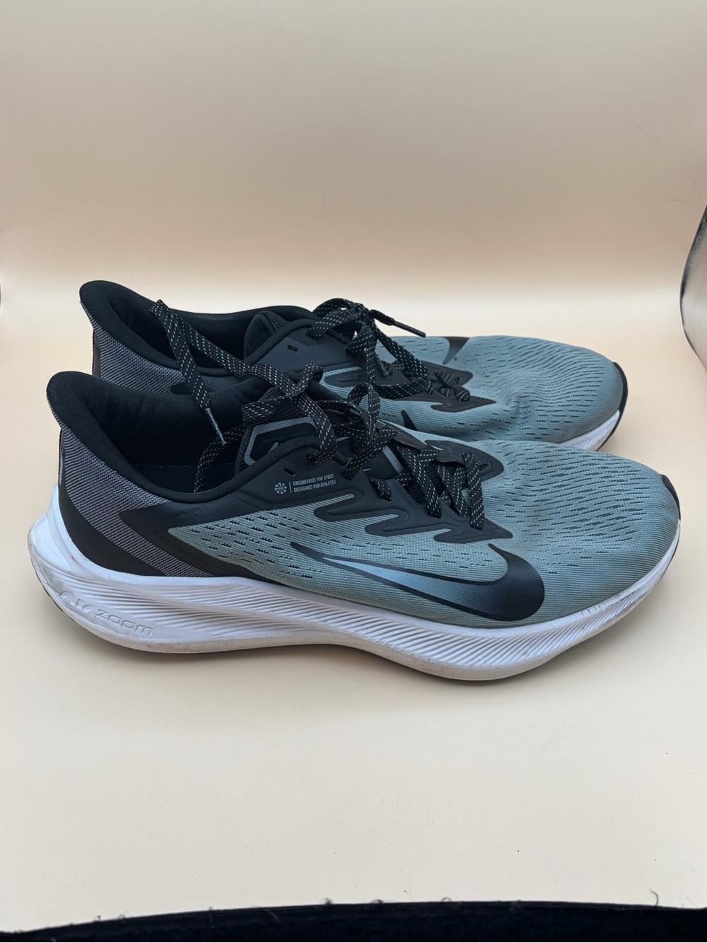 Nike Air Zoom Men’s Size 11.5 Light Gray and Black Mesh Running Sneakers